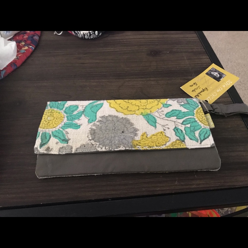 Joyn wristlet